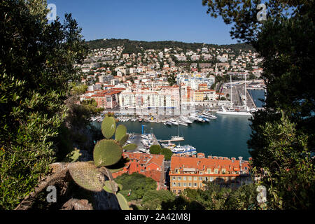 Staden Nice på den franska rivieran. Utsikt över hamnen. La città di Nizza sulla Costa Azzurra. Vista del porto.Foto Jeppe Gustafsson Foto Stock