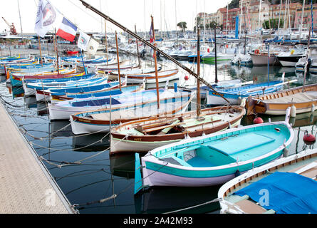 Staden Nice på den franska rivieran. Ho Båtar hamnen. La città di Nizza sulla Costa Azzurra. Le barche nel porto.Foto Jeppe Gustafsson Foto Stock