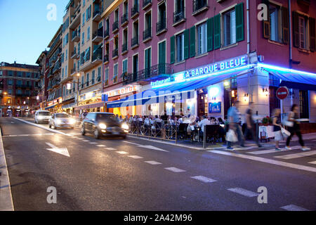 Staden Nice på den franska rivieran. Restauranger ho hamnen. La città di Nizza sulla Costa Azzurra. Ristoranti a Porto.Foto Jeppe Gustafsson Foto Stock