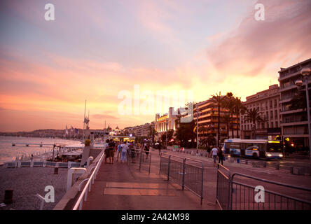 Staden Nice på den franska rivieran. Solnedgång över Promenade des Anglais.Foto Jeppe Gustafsson Foto Stock