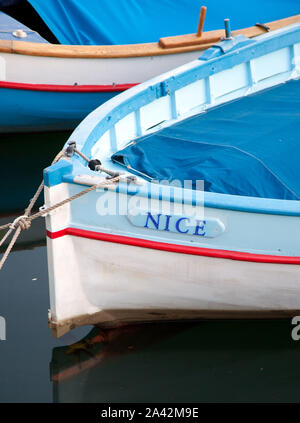 Staden Nice på den franska rivieran. La città di Nizza sulla Costa Azzurra. Le barche nel porto.Foto Jeppe Gustafsson Foto Stock