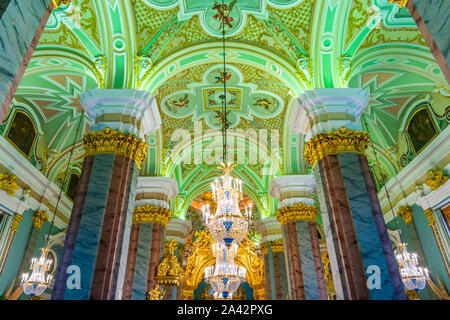 L'interno di Pietro e di Paolo, la cattedrale, una chiesa russo-ortodossa cattedrale che sorge all'interno della Fortezza di Pietro e Paolo a San Pietroburgo, Russia. Foto Stock
