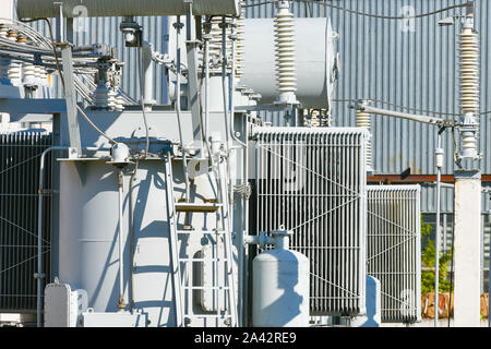 Centrale elettrica trasformatore per apparecchiatura ad alta tensione oggetto strategico unità di potenza. La stazione di potenza trasformatore ad alta tensione strategica di apparecchiature Foto Stock