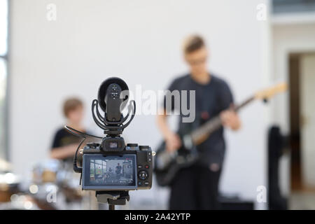 La fotocamera registra dei musicisti e prestazioni Foto Stock