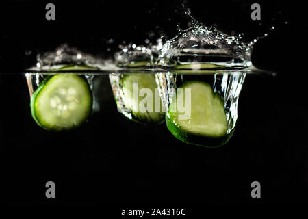 Il cetriolo gin vodka cocktail gintonic bolle Foto Stock