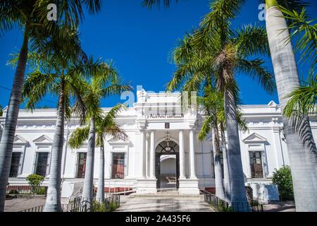 Facciata del Colegio Alvaro Obregon e Monumento in Navojoa, Sonora. Álvaro Obregón Salido era un messicano militare e politico che ha partecipato alla Foto Stock