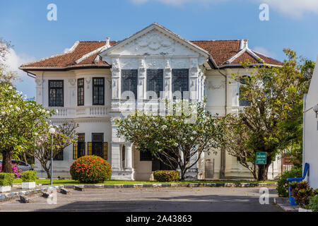 Una tipica vista in Phuket citta vecchia Foto Stock