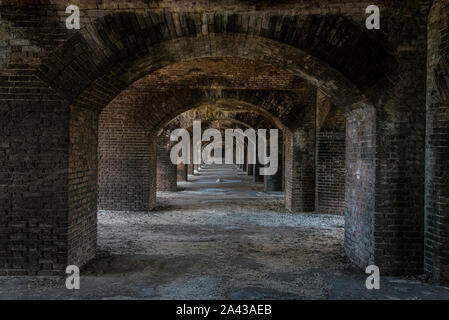 Archi all'interno del Fort Jefferson abbandonato, Dry Tortugas National Park, Florida/USA Foto Stock