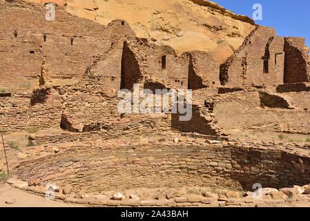 4 Storia del Nord il blocco in camera, grande Kiva, Pueblo Bonito 850-1250(s), Chaco Canyon, NM 190912 61345 Foto Stock