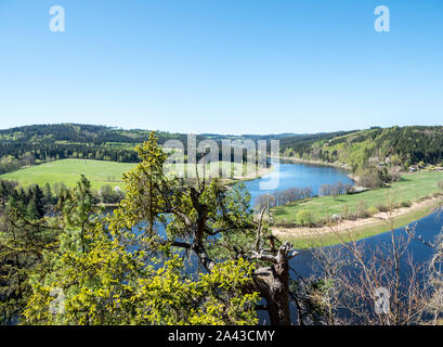 Vista in simile a un fiordo Saale valley in Germania Foto Stock