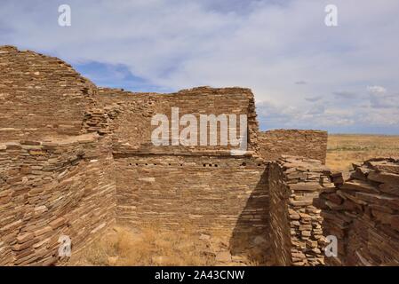 Sala interna blocco, Pueblo Pintado (900-1250s), da 3 a 4 piani Casa Grande, Chaco Canyon, NM 190914 61467 Foto Stock