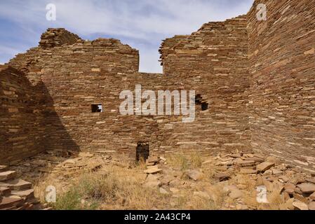 Porte e finestre, sala interna blocco, Pueblo Pintado (900-1250s), da 3 a 4 piani Casa Grande, Chaco Canyon, NM 190914 61468 Foto Stock