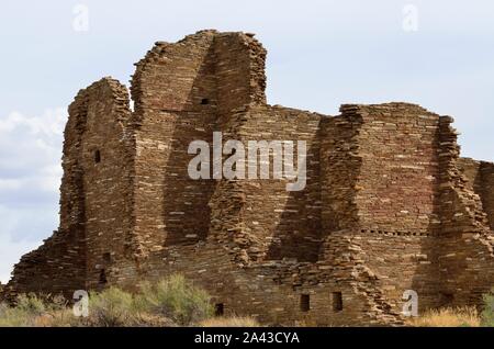 Pueblo Pintado (900-1250s), da 3 a 4 piani del grande casa, nei pressi di Chaco Canyon, NM 190914 75387 Foto Stock