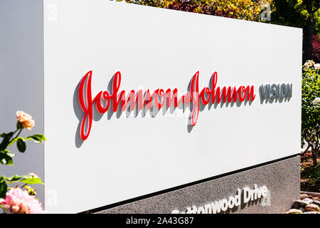 Ott 9, 2019 Milpitas / CA / STATI UNITI D'AMERICA - Johnson & Johnson Vision uffici in Silicon Valley; Johnson & Johnson Vision Care Inc. è parte dell'American mult Foto Stock