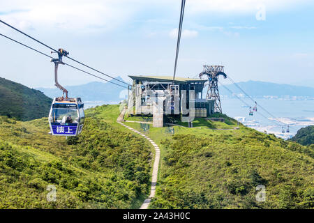 La funivia per andare a Hong Kong Big Buddha sull'Isola di Lantau Foto Stock