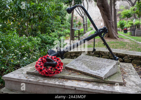 Gibilterra, Regno Unito - 27 Luglio 2019: Trafalgar cimitero di Gibilterra, Regno Unito. Battaglia di Trafalgar monumento eretto nel 1992, l'ancoraggio e Collingwood iscrizione Foto Stock