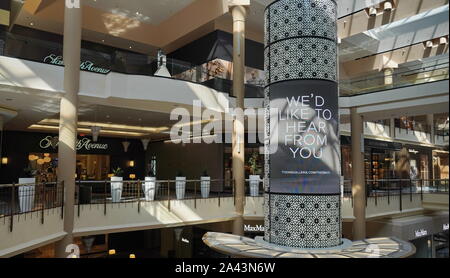 Tysons, VA / STATI UNITI D'America - 24 Settembre 2019: scheda Display in Tysons Galleria chiedendo ai clienti di fornire un feedback online Foto Stock