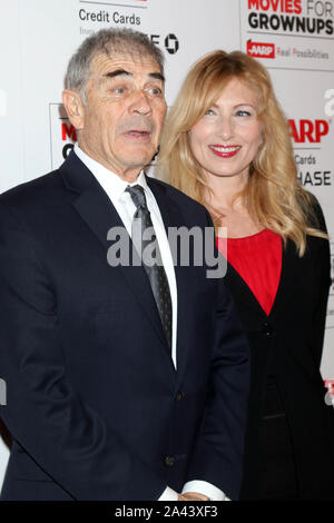 ***FILE FOTO*** attore Robert Forster ha scomparso all'età di 78. BEVERLY HILLS, CA - febbraio 8: Robert Forster a AARP del filmato per gli adulti premi al Beverly Wilshire Four Seasons Hotel di Beverly Hills, la California il 08 febbraio, 2016. Credito: David Edwards/MediaPunch Foto Stock