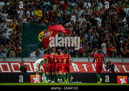 Il team portoghese celebrano il loro primo obiettivo durante il turno di qualificazione per il Campionato Europeo 2020 partita di calcio tra Portogallo vs Lussemburgo.(punteggio finale;Portogallo 3:0 Lussemburgo) Foto Stock