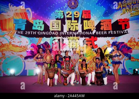 La ventinovesima Qingdao International Beer Festival si chiude oggi a Qingdao, Cina orientale della provincia di Shandong, 19 agosto 2019. Foto Stock