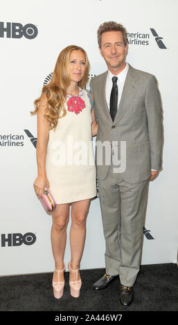 New York, NY - 11 Ottobre 2019: Shauna Robertson e Edward Norton frequentare Motherless Brooklyn premiere durante la 57a New York Film Festival di Alice Tully Hall Foto Stock