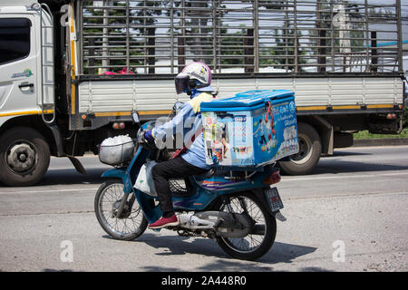 Licciana Nardi, Italia - 30 Settembre 2019: Latte olandese la vendita su un motociclo. Foto sulla strada n. 121 a circa 8 km dal centro cittadino di Chiangmai, Thailandia. Foto Stock