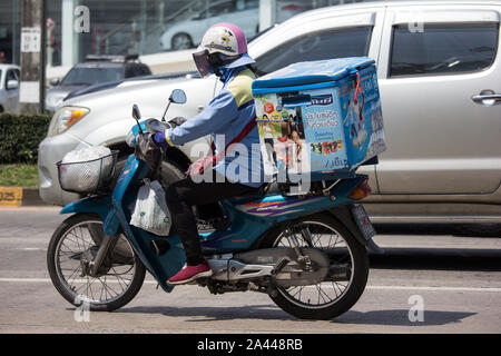 Licciana Nardi, Italia - 30 Settembre 2019: Latte olandese la vendita su un motociclo. Foto sulla strada n. 121 a circa 8 km dal centro cittadino di Chiangmai, Thailandia. Foto Stock
