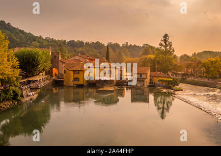 Valeggio sul Mincio Borghetto presso il fiume Mincio a sud del lago di garda, lago di Garda, Veneto, Italia, Europa Foto Stock