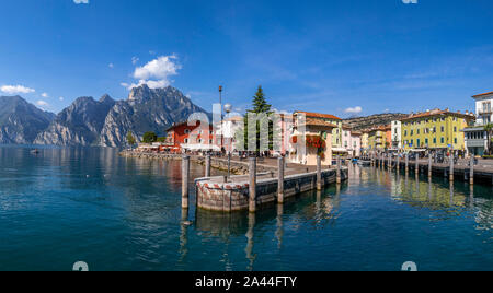 Lungolago a Torbole sul lago di Garda, Lago del Garda Trentino, Italia, Europa Foto Stock