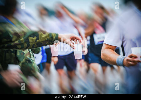 Maratona di Wroclaw in esecuzione intenzionale di sfocatura del movimento Foto Stock