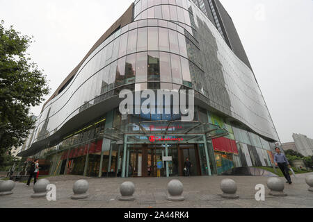 --FILE--Vista della Shanghai grandi magazzini Takashimaya in Cina a Shanghai, 27 luglio 2019. Takashimaya e, un Giapponese department store catena che ent Foto Stock