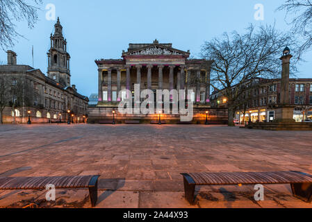 Harris Museum a Preston town center presso la piazza del mercato, Inghilterra. Foto Stock