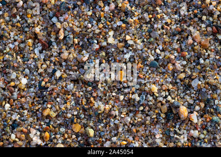 Spiaggia di ciottoli colorato piccolo Vista dall'alto fine di fondo di sabbia di Mare Foto Stock
