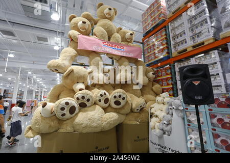 Vista interna del primo mattone-e-mortaio store della Costco nel continente cinese nel distretto di Minhang, Shanghai, Cina, 20 agosto 2019. Global mem Foto Stock