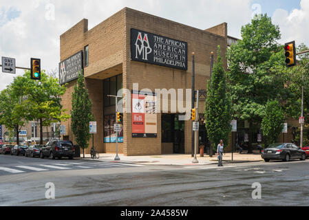 African American Museum, vista del primo museo NEGLI STATI UNITI dedicato a americano africano di cultura e di storia, Arch Street, Philadelphia, PA, Stati Uniti d'America Foto Stock