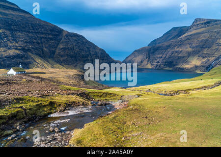 Chiesa a Saksun, Streymoy, Isole Faerøer, Danimarca Foto Stock