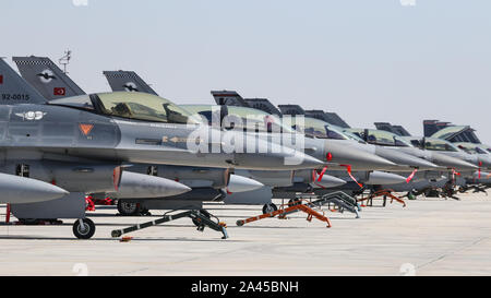 KONYA, Turchia - 26 giugno 2019: velivoli da combattimento a Konya aeroporto durante anatolica Eagle Air Force esercizio Foto Stock