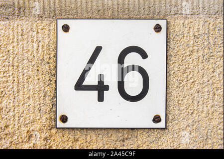 Incisi numero di casa quaranta sei Foto Stock