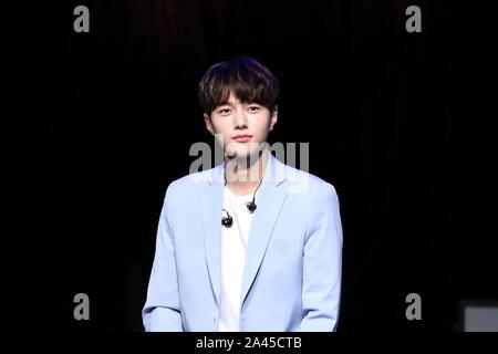 Corea del Sud il cantante e attore Kim Myung-soo, noto professionalmente come L, del sud coreano boy gruppo esegue infinita durante 2019 Kim Myung soo solo ventola Foto Stock