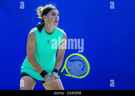 Svetlana Kuznetsova della Russia compete contro Bethanie Lynn Mattek-Sands dell America al secondo turno delle donne del singolo match di qualificazione di Foto Stock