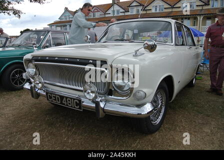 Un 1965 Ford Zephyr parcheggiato sul display in English Riviera Classic Car Show, Paignton, Devon, Inghilterra, Regno Unito. Foto Stock