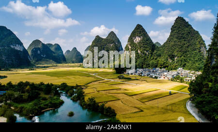 Paesaggio di Jingxi una contea di livello nella città di Baise City, a sud-ovest della Cina di Guangxi Zhuang Regione autonoma su Ottobre 6th, 2019. Foto Stock