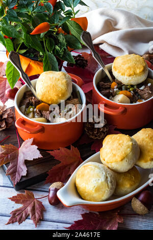 Carni bovine e stufato di orzo. Foto Stock