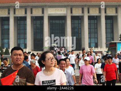 Visita di persona il Presidente Mao Memorial Hall in memoria del 43º anniversario di Mao la morte, Cina, 9 settembre 2019. Foto Stock