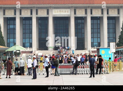 Visita di persona il Presidente Mao Memorial Hall in memoria del 43º anniversario di Mao la morte, Cina, 9 settembre 2019. Foto Stock