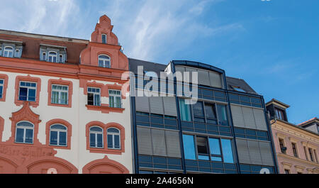 Architettura in stile architettonico edificio nuovo e vecchio edificio Foto Stock