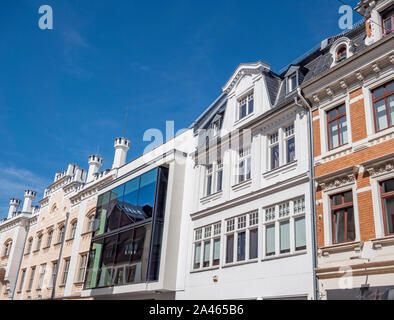 Edificio di vecchia e nuova architettura Architettura Stile Foto Stock
