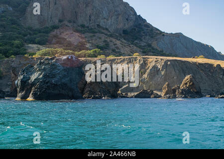 Kara-Dag Montagne, Vista delle rocce dal mare, Crimea, Russia Foto Stock