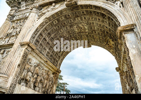 Antico Romano Arco di Traiano, archi trionfali meglio conservati.. Benevento, Italia Foto Stock