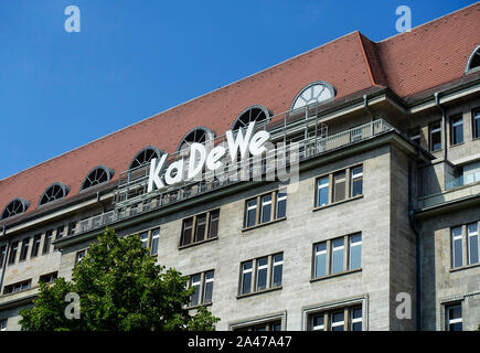 Il Kaufhaus des Westens (tedesco per 'Reparto Store del West'), solitamente abbreviato a KaDeWe Foto Stock